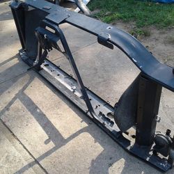 1500 radiator support - For  2004 Chevy Avalanche 