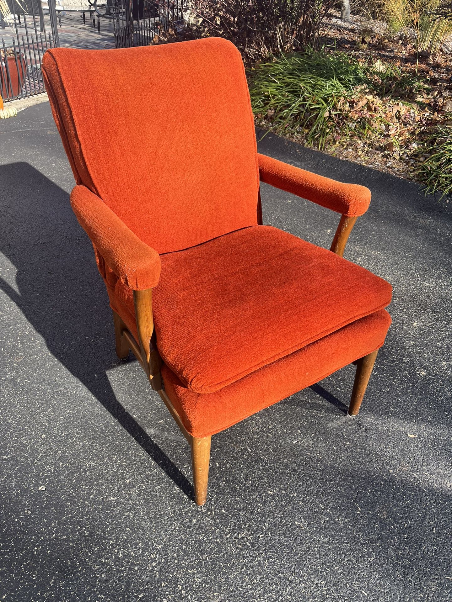 Mid Century Modern Vintage Gunlocke Arm Chair