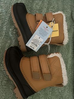 New! Cat & Jack Toddler Size 6 Snow Boots. Retails $35 