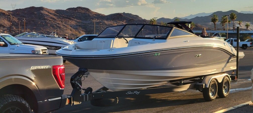 Boat 2020 Sea Ray SPX 210