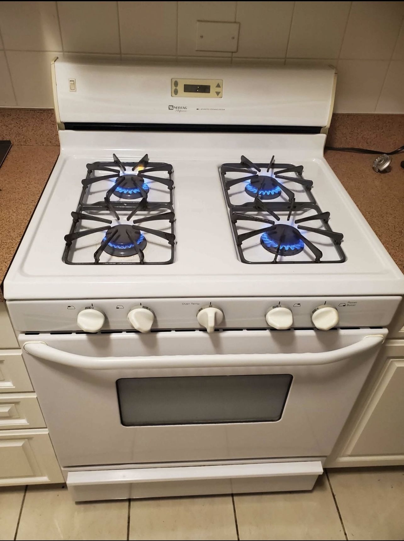 MAYTAG Stove