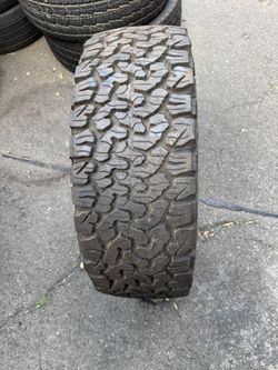 1 Tire 265-60-18 Bf Goodrich Ko2 95% Tread Life For $125 Mounted And Balanced 