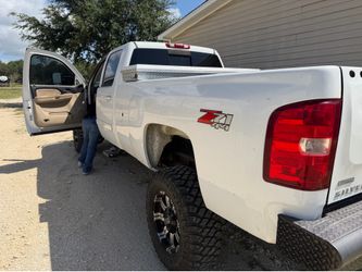 Chevy Silverado 2500HD Lifted Crew Cab