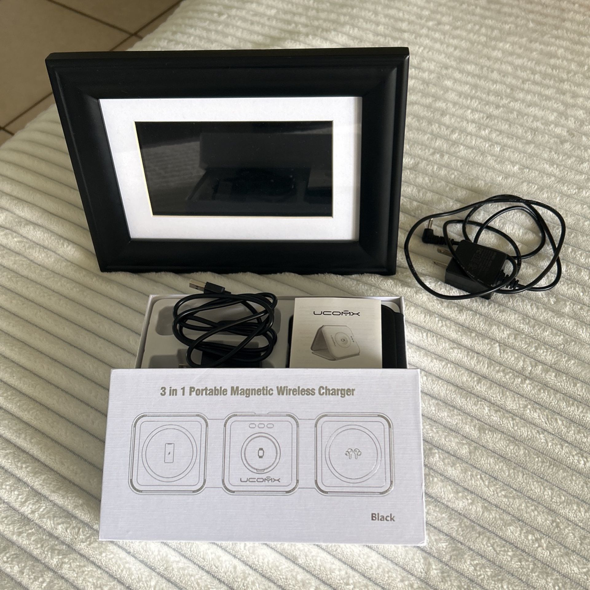 Digital Pictures Frame And 3 In 1 Wireless Chargers