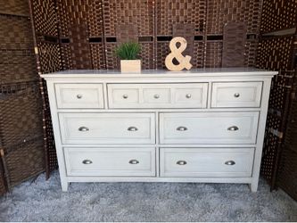 7-Drawer Dresser