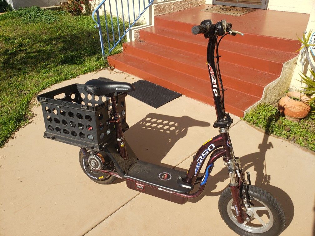 Ezip 750 Electric Scooter