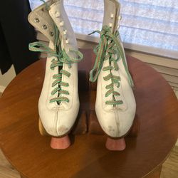 VINTAGE  CHICAGO  GIRL  ROLLER SKATES 