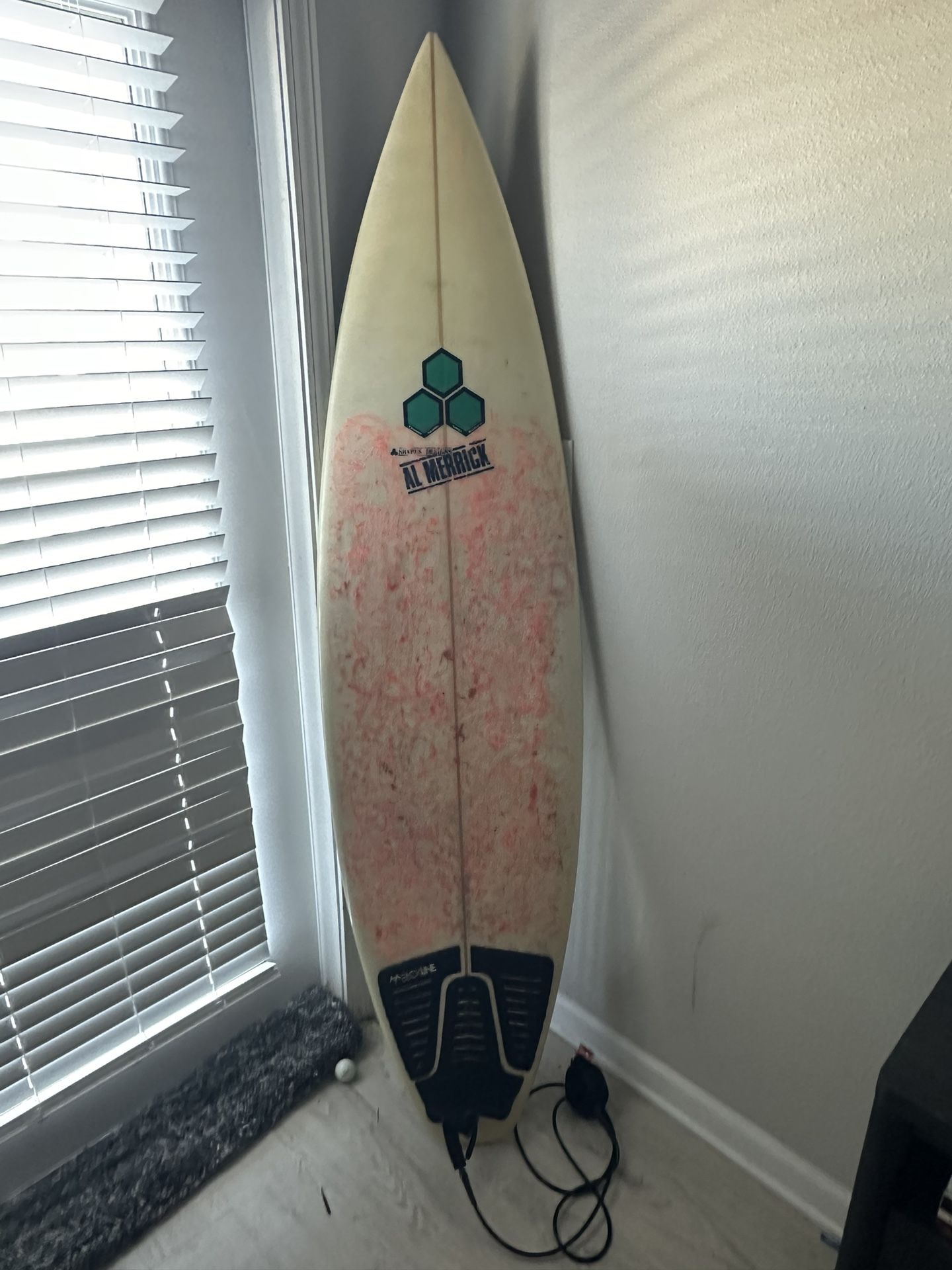 CHANNEL ISLAND $350.00 SURFBOARD NO DINGS GREAT CONDITION WITH LEASE AND STOMPPAD EVERYTHING INCLUDED AS IN PICTURES MUST SELL MILITARY GOT NEW ORDERS