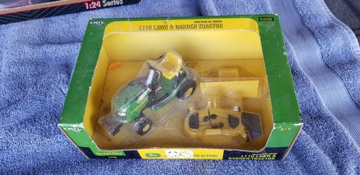 Ertl John Deere tractor. Die cast set