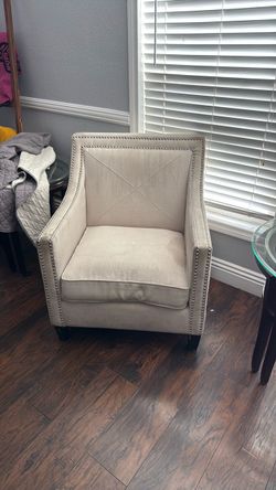 Free chairs and side table