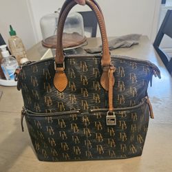 Dooney And Bourke Purse