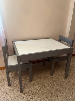 Toddler Table with 2 Chairs
