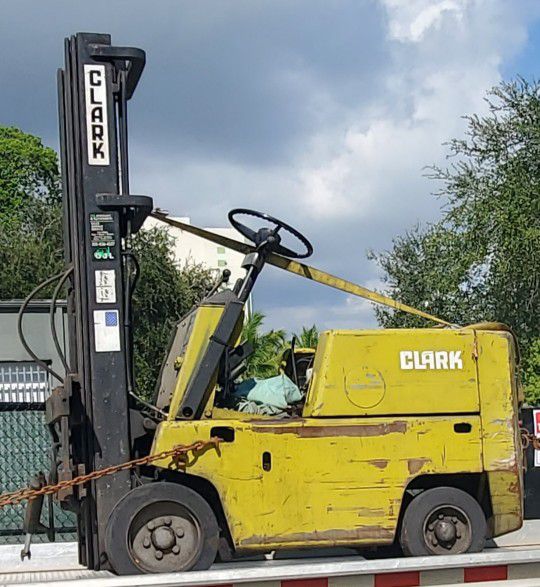 Clark Forklift Parts Or Fix Engine Good As Is Cheap..