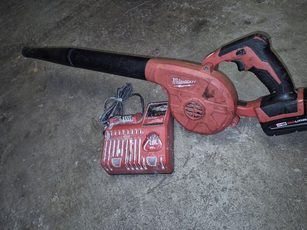 18 Volts Milwaukee Blower For Sale Works Strong Firm Battery For Charger Include
