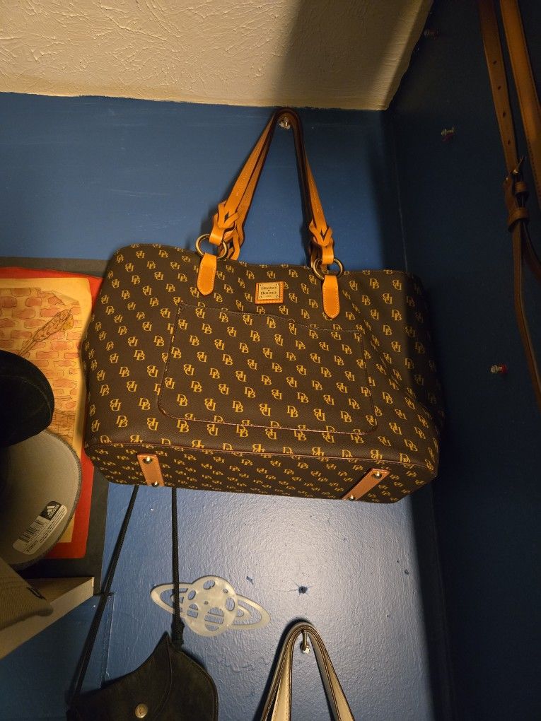 Dooney & Bourke