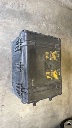 Pelican 1660 military case with wheels