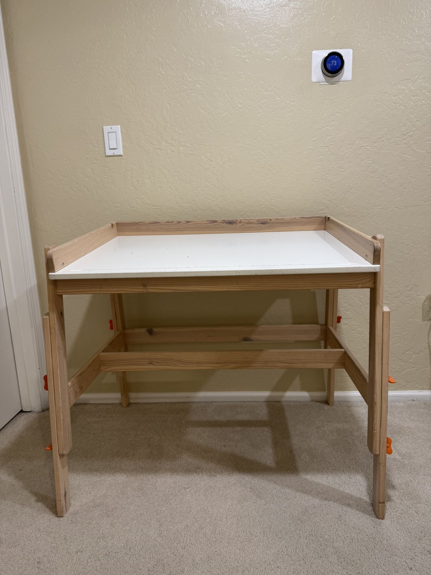 Kids’ Adjustable Drafting Table / Art Desk