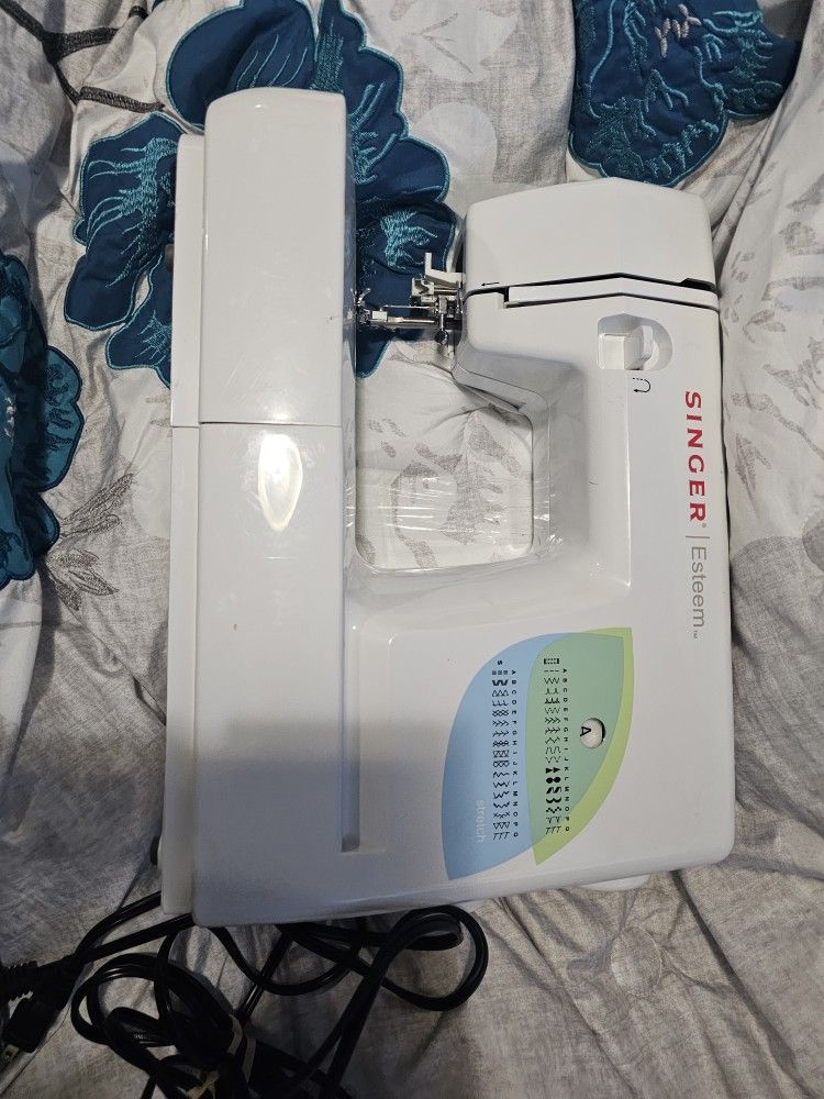 Singer Esteem Sewing Machine