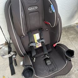 Graco Car Seat w/ Cup Holders