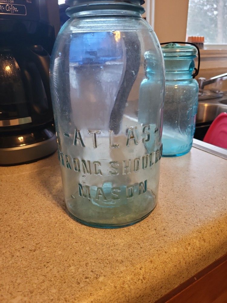 Atlas/ Ball Strong Shoulder Mason Jar