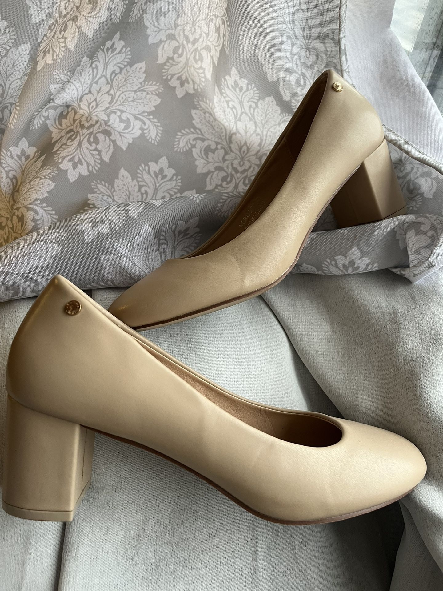 Aerosoles Nude Chunky Heels Size 8