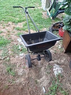 Red devil broadcast spreader