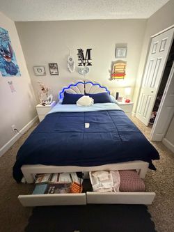 Beautiful Queen Bedroom Set – Like New!