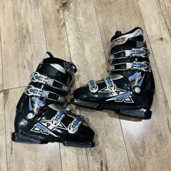 NORDICA SKI BOOTS SIZE 24/24.5