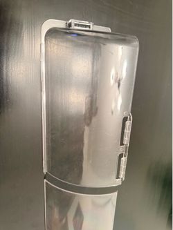 Magnetic vent defoector