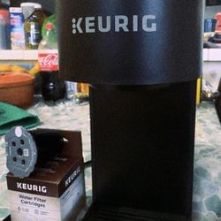 KEURIG COFFEE MAKER