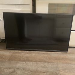 LG Smart TV 43" with Unopened Wall-mount