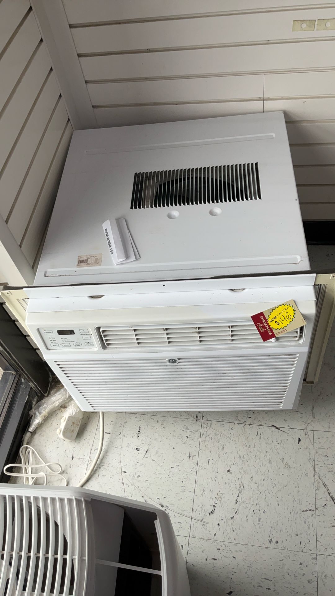WINDOW AIRCONDITIONER