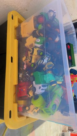 Monster truck / it comes with other different cars