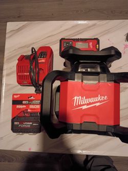 Milwaukee Laser 
