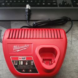 Milwaukee
M12 12-Volt Lithium-Ion Battery Charger