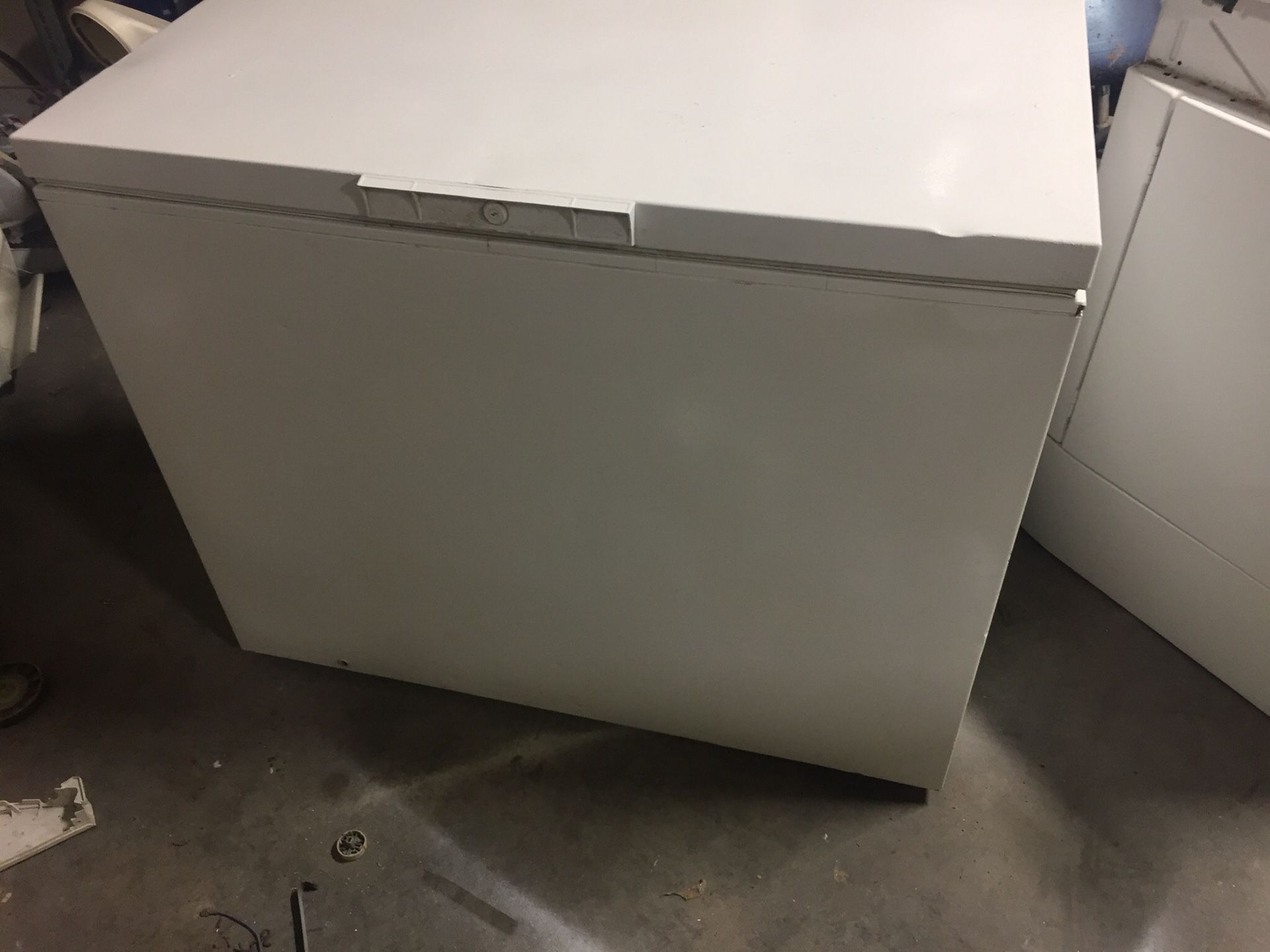 USED LARGE CHEST DEEP FREEZER COMES WITH 60 DAY WARRANTY SAME DAY DELIVERY AVAILABLE