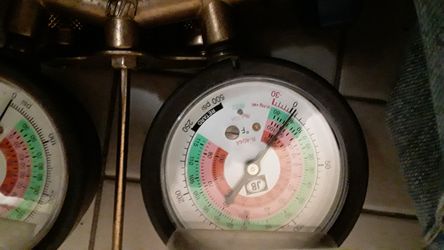New gauges for filling air conditioners