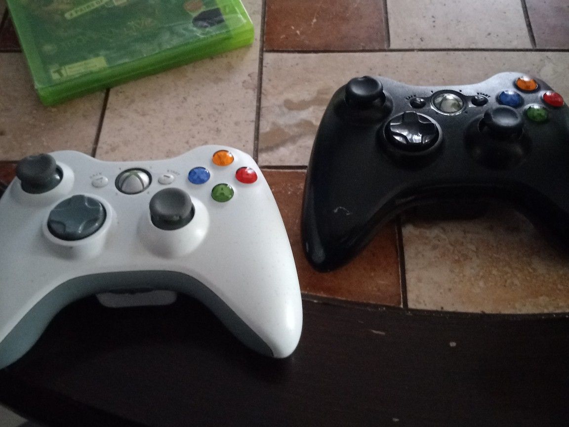 Xbox Games And Controllers 