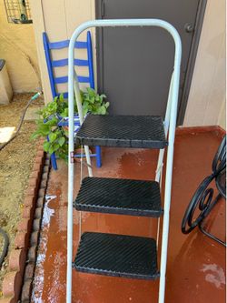 Stepladder (very sturdy)