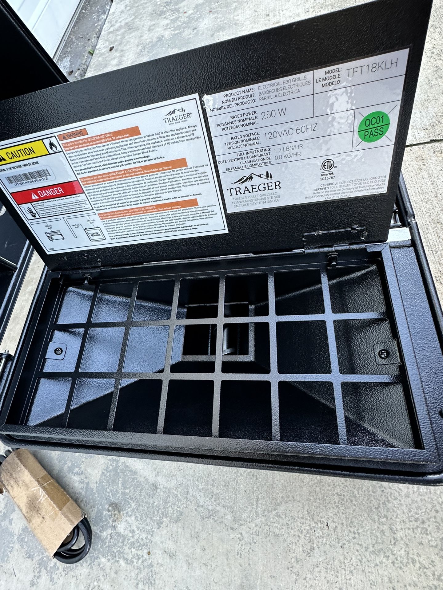 TRAEGER TRAILHEAD WOOD PELLET GRILL for Sale in Diamond Bar, CA OfferUp