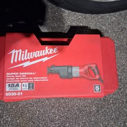 Milwaukee Super Sawzill Kit With Battery And Charger And Blade Bag