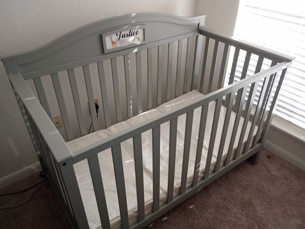 Baby Crib With Mattress 