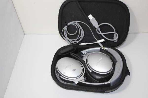 Bose QuietComfort 35 QC35 Wireless Noise-Cancelling Headphones Silver - Firmware 1.0.6