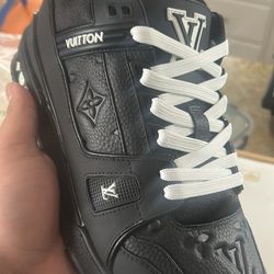 Lv trainer monogram