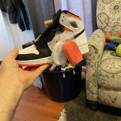 Jordan 1 Retro High Electro Orange Gs Size 6y And 6.5y