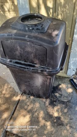 Sturdy Big Trash Can Out Door