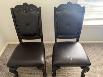 4 chairs 🪑