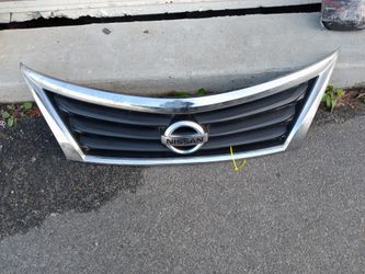 2013-2015 Nissan Altima Grill with emblem oem.