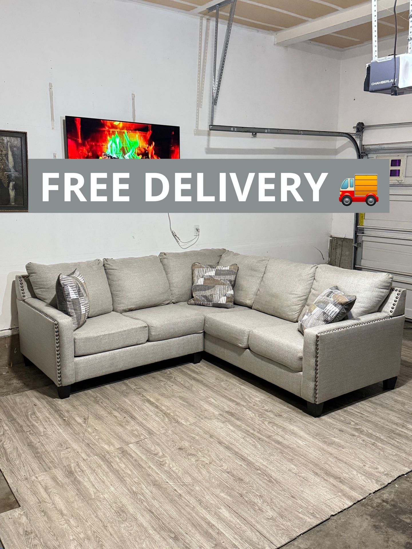 Large Gray Sectional couch ποΈ- FREE DELIVERY π