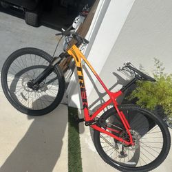 Trek Marlin 7 Mountain Bike